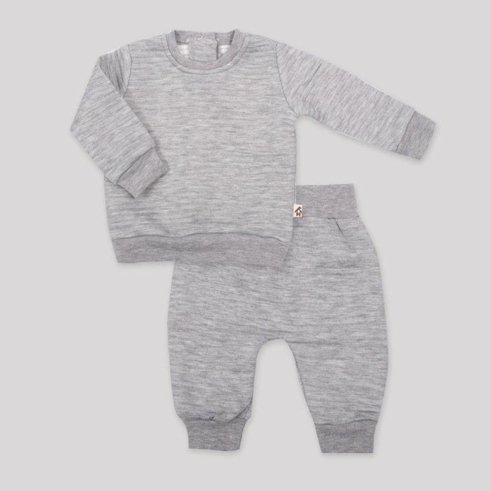 NWT Snugabye light grey quilted 2 piece set